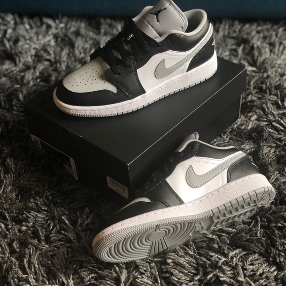 Jordan 1 Low Light Smoke Grey - Picture 3 of 4